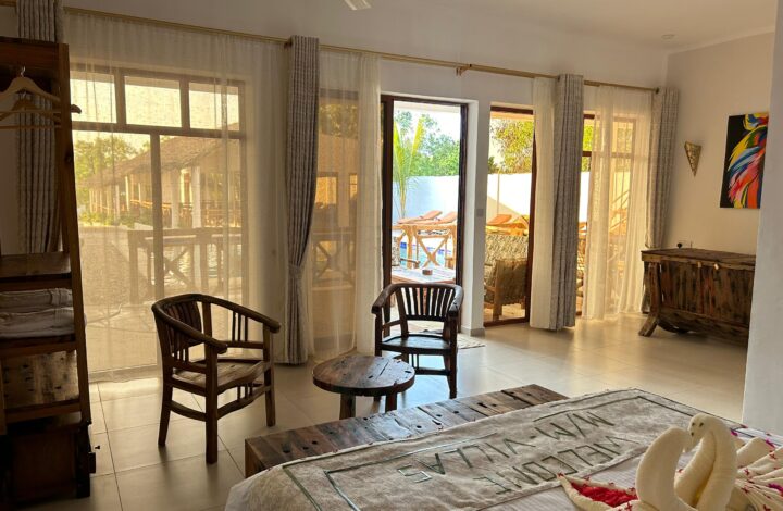 Superior Deluxe Room with Pool Access or Poolview