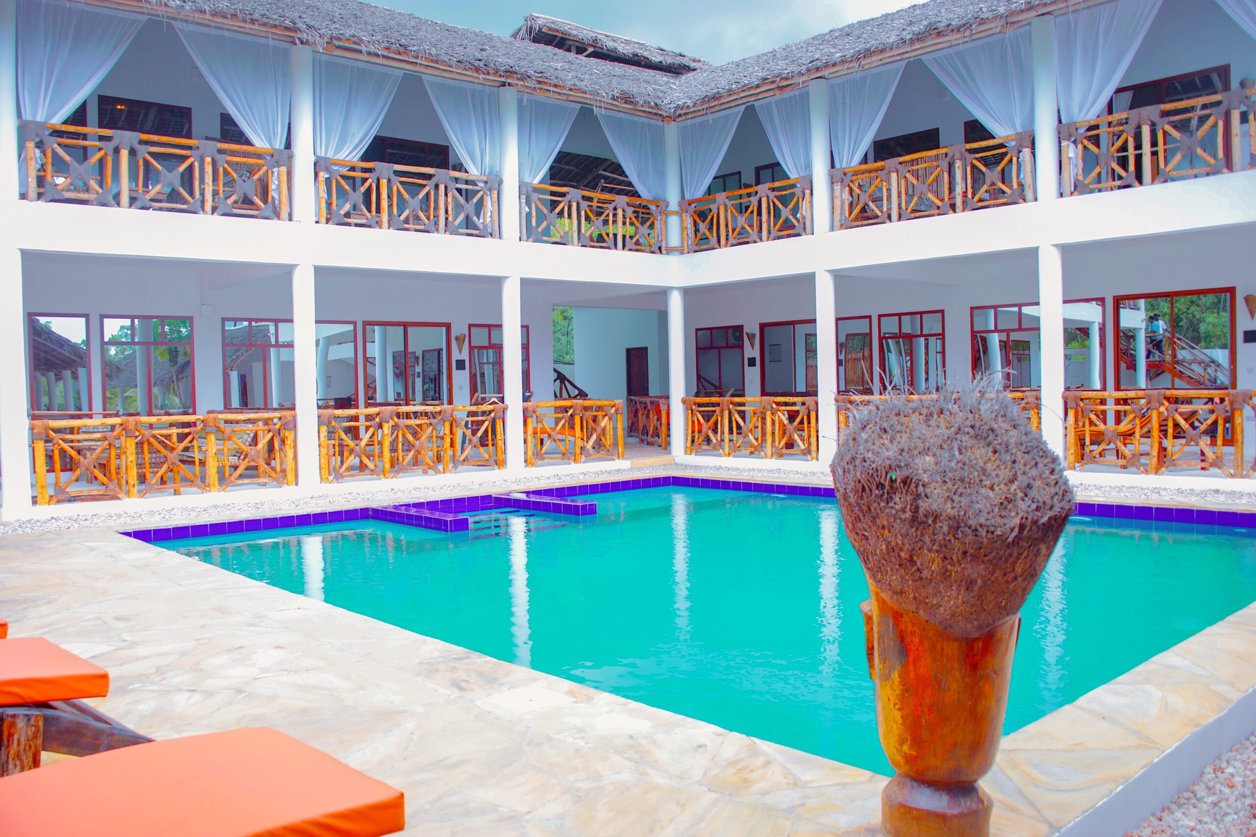  Large Swimming Pool